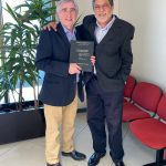 De derecha a izquierda: Profesor guía de Tesis de Grado, doctor Mario Tarride Fernández, junto a Arturo Briso Inostroza; Ing. Civil Industrial, Mg. en Desarrollo y Gestión Estratégica.