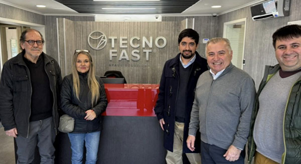Ingenieros civiles: Comisión de Vivienda, Colegio de Ingenieros Luis Leiva, Carola Vásquez, Pablo Millar, Mario Yánez (Tecno Fast) y Álvaro Castro